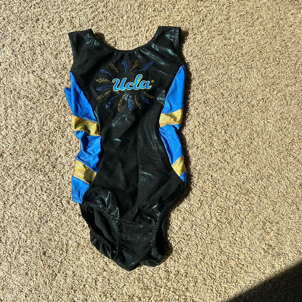 women’s gymnastics leotard: size adult medium